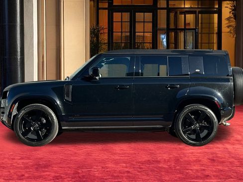 Used 2023 Land Rover Defender 110 V8 image 3