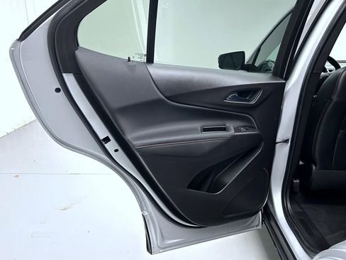 Used 2022 Chevrolet Equinox RS w/ Infotainment Package image 20