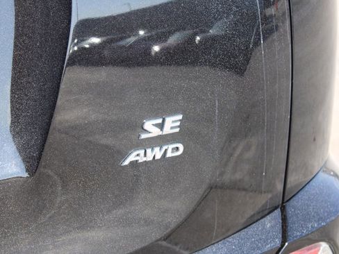 Used 2016 Toyota RAV4 SE image 9