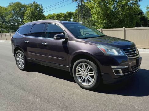 Used 2015 Chevrolet Traverse LT w/ Style and Technology Package FWD image 2