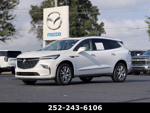 Used 2023 Buick Enclave Essence w/ Experience Buick Package FWD image 3