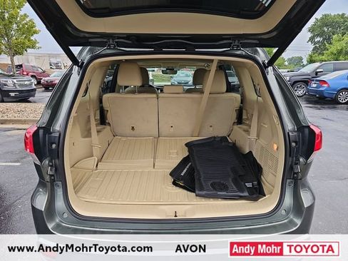 Used 2019 Toyota Highlander XLE AWD/4WD image 12