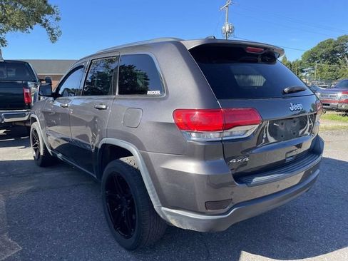 Used 2017 Jeep Grand Cherokee Laredo AWD/4WD image 4