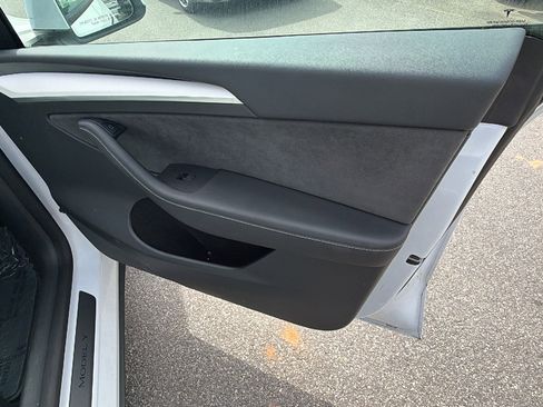 Used 2022 Tesla Model Y Performance image 19