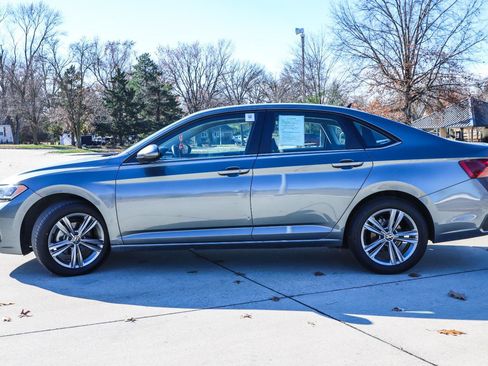 Used 2023 Volkswagen Jetta SE image 4