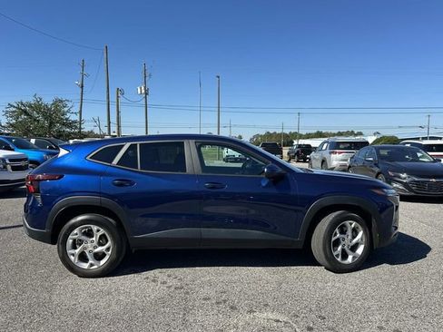Used 2024 Chevrolet Trax LS w/ LS Convenience Package image 6
