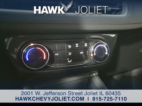 Used 2025 Chevrolet TrailBlazer LT AWD/4WD image 16