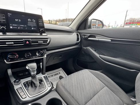 Used 2021 Kia Seltos LX image 17