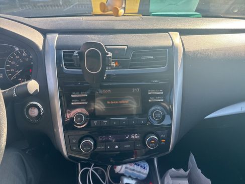 Used 2015 Nissan Altima 2.5 SV w/ Convenience Package image 9