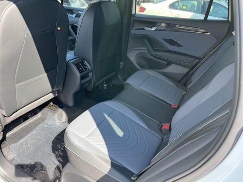 New 2026 Volkswagen Tiguan SE R-Line image 17