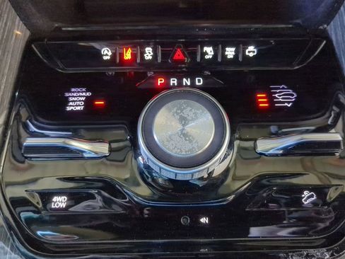 Used 2022 Jeep Wagoneer Series III w/ Premium Group I image 9