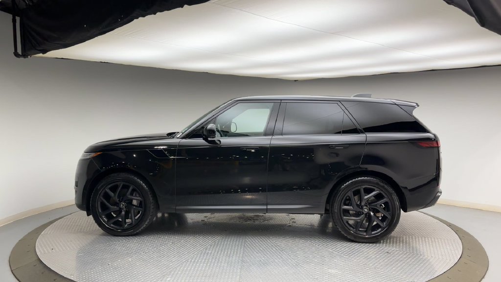 Used 2024 Land Rover Range Rover Sport SE AWD/4WD image 5