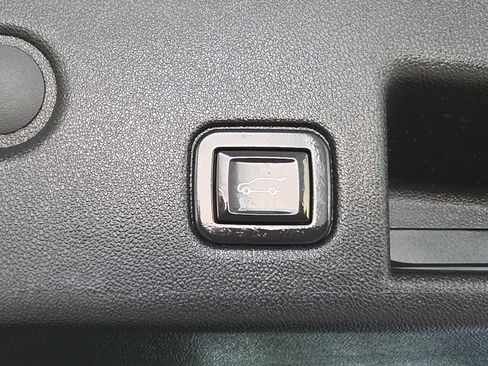 Used 2020 Chevrolet Equinox Premier AWD/4WD image 32