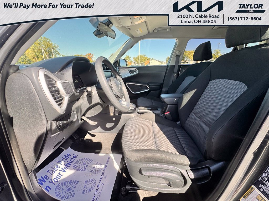 Used 2025 Kia Soul LX w/ LX Technology Package FWD image 9