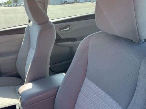 Used 2017 Toyota Camry LE FWD image 11