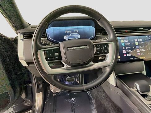 Used 2025 Land Rover Range Rover SE AWD/4WD image 11