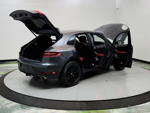 Used 2018 Porsche Macan S image 11