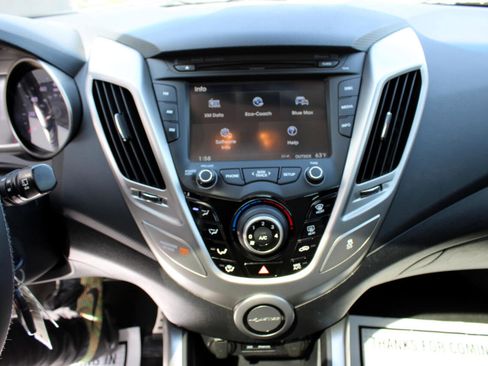 Used 2012 Hyundai Veloster w/ Style Pkg image 26