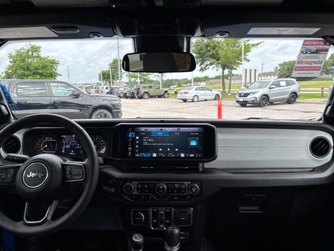 Used 2024 Jeep Wrangler Unlimited Sport AWD/4WD image 2