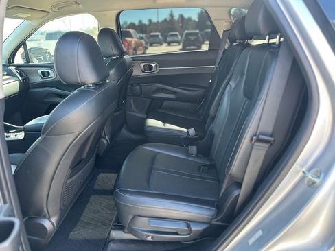 Used 2021 Kia Sorento EX image 31