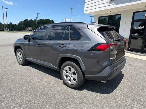 Used 2019 Toyota RAV4 LE FWD image 6
