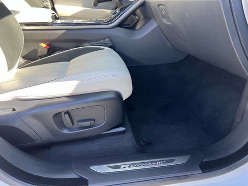 Used 2018 Land Rover Range Rover Velar R-Dynamic SE image 12