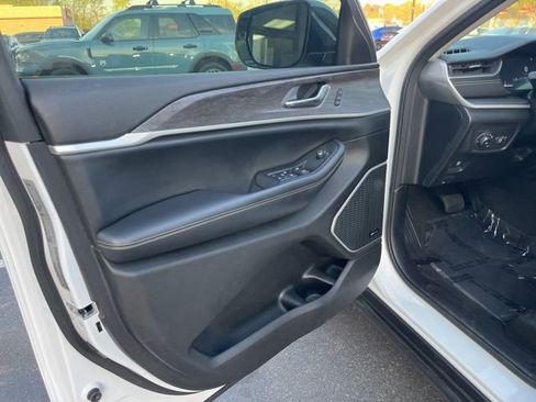 Used 2022 Jeep Grand Cherokee L Limited image 5