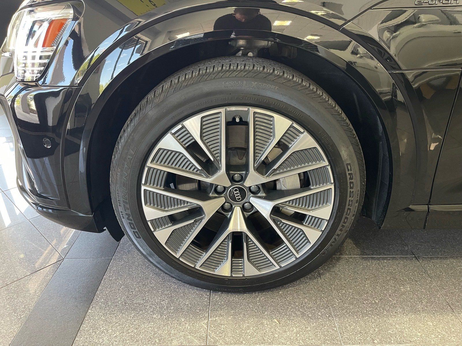 Used 2024 Audi Q8 e-tron Premium Plus w/ Premium Plus Package AWD/4WD image 20