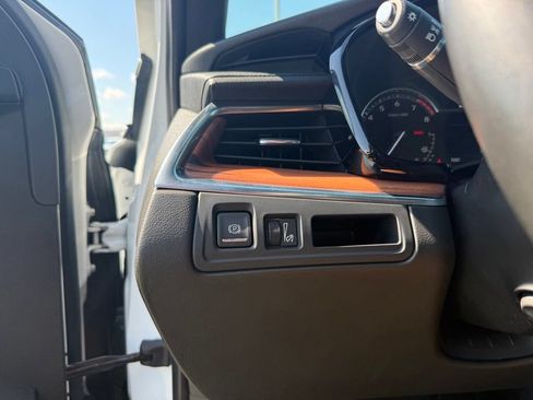 Certified 2024 Cadillac XT5 Premium Luxury w/ LPO, Floor Liner Package AWD/4WD image 20