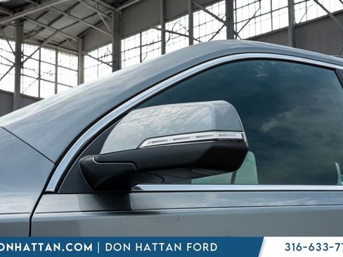 Used 2023 Chevrolet Traverse LT FWD image 30