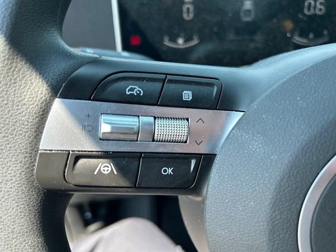 Used 2025 Hyundai Santa Cruz SE AWD/4WD image 13