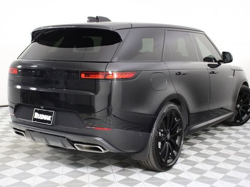 Used 2025 Land Rover Range Rover Sport SE AWD/4WD image 4