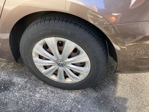 Used 2014 Volkswagen Jetta S image 6