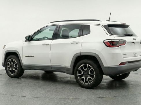 Used 2025 Jeep Compass Trailhawk AWD/4WD image 6