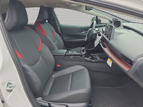 New 2026 Toyota Prius Plug-In Hybrid FWD image 10
