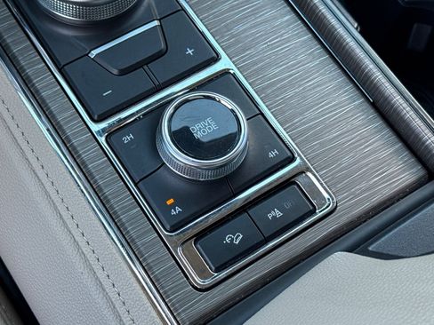 Used 2024 Ford Expedition Limited image 31