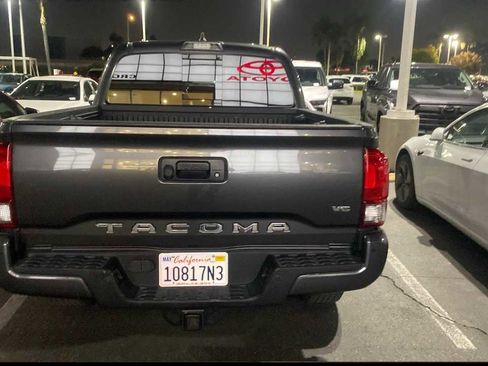 Used 2017 Toyota Tacoma TRD Off-Road image 5