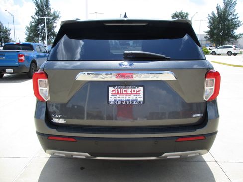 Used 2020 Ford Explorer XLT w/ Equipment Group 202A AWD/4WD image 4
