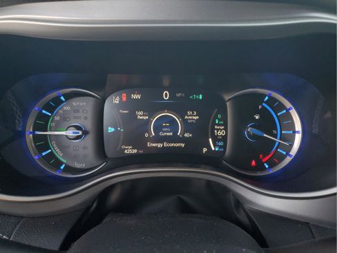 Used 2023 Chrysler Pacifica Touring-L w/ Uconnect Theater Family Group FWD image 26