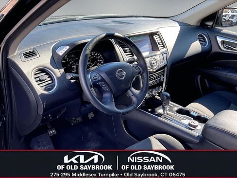 Used 2019 Nissan Pathfinder SV w/ SV Tech Package image 17