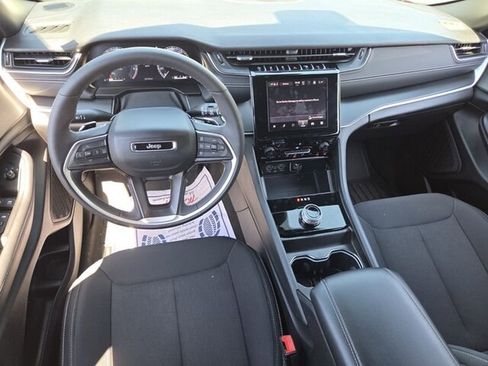 Used 2025 Jeep Grand Cherokee Laredo X w/ Luxury Tech Group I RWD image 9