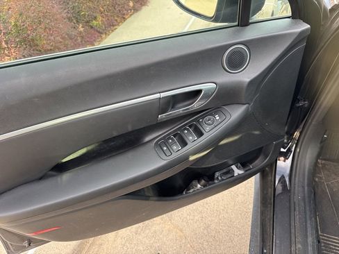 Used 2021 Hyundai Sonata SEL w/ Winter Weather Package image 11