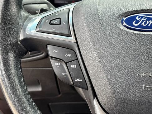 Used 2017 Ford Edge Titanium w/ Technology Package FWD image 18