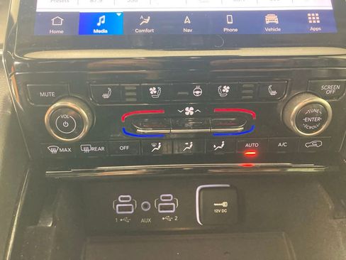 Used 2022 Jeep Grand Cherokee L Overland w/ Luxury Tech Group IV image 8