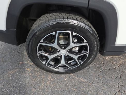 Used 2024 Jeep Compass Limited w/ Sun and Sound Group AWD/4WD image 9