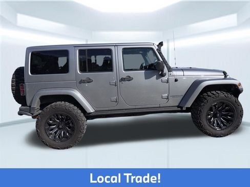 Used 2017 Jeep Wrangler Unlimited Sahara AWD/4WD image 6