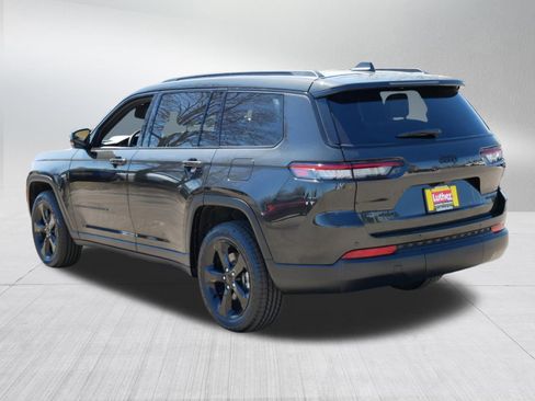 Used 2023 Jeep Grand Cherokee L Limited w/ Black Appearance Package AWD/4WD image 5