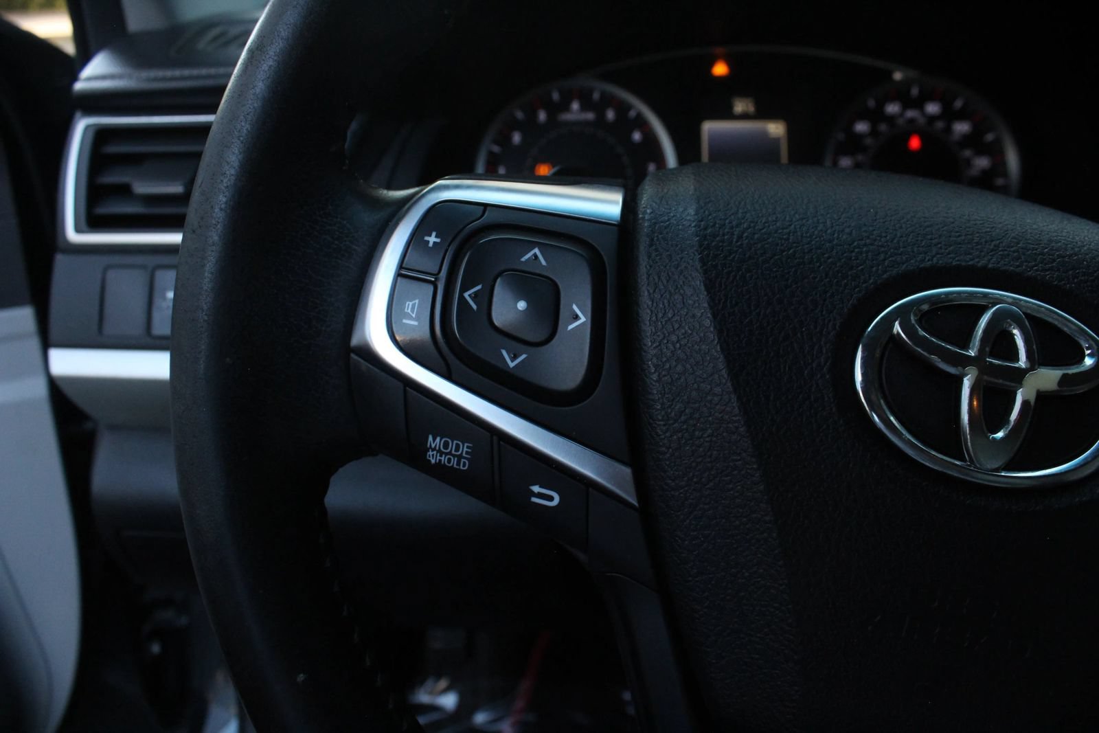 Used 2015 Toyota Camry SE FWD image 28