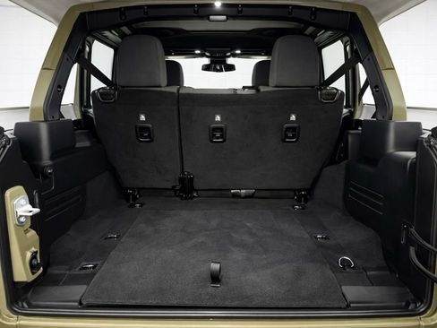 Used 2025 Jeep Wrangler Unlimited Rubicon image 27