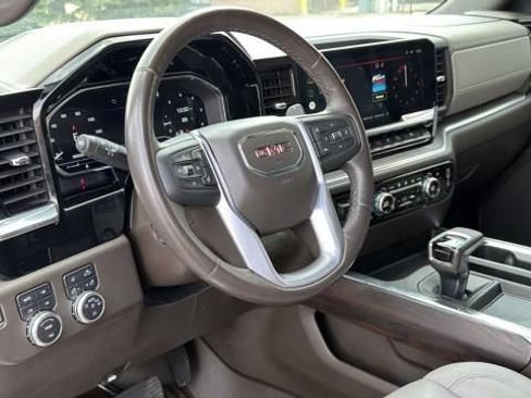 Used 2022 GMC Sierra 1500 SLT w/ SLT Premium Plus Package AWD/4WD image 10